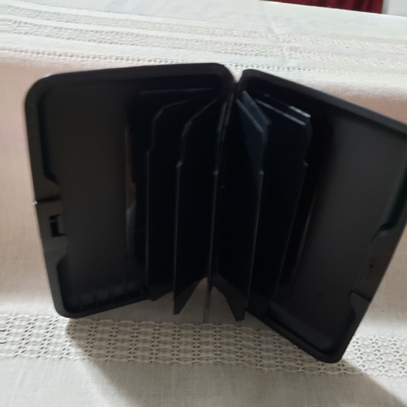 Monarque Green Eyed Cat RFID Wallet - Picture 4 of 8